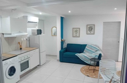 Goyave Apartment | Cosy Lodge in Goyave. Google TV, NETFLIX, Jacuzzi, 2 air conditioners, fully equipped kitchen.