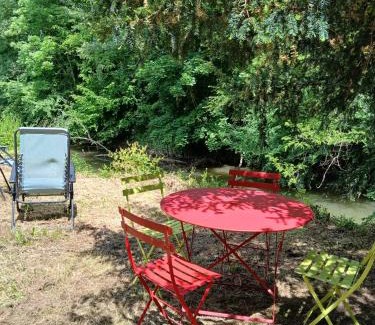 Cordes-sur-Ciel Apartment | cosy logis et son écrin de verdure