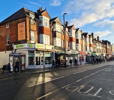 Southfield Apartment | Cosy London 2 bedroom apartment