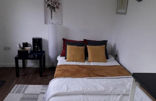 Kidbrooke with Hornfair Apartment | Cosy London holiday Home (Near O2 arena)