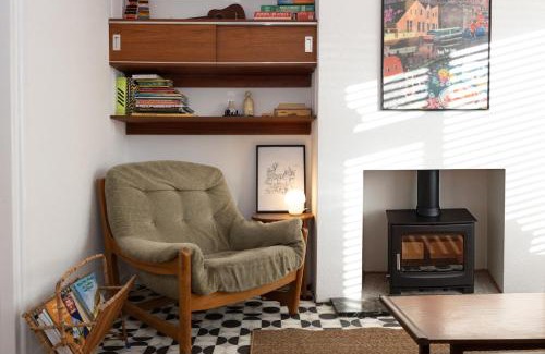 Hyde House | Cosy mid century Stockport with views, dog walks, woodburner