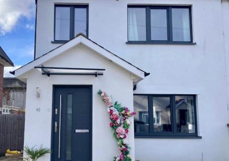 Chiswick House | Cosy Modern Family Home Free Parking Garden