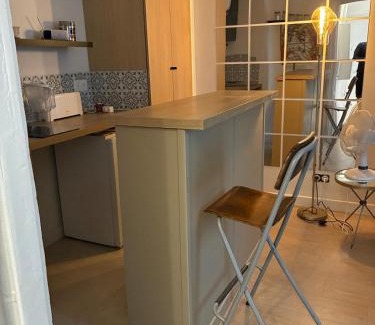 Montmartre House | Cosy nest in historic Montmartre district