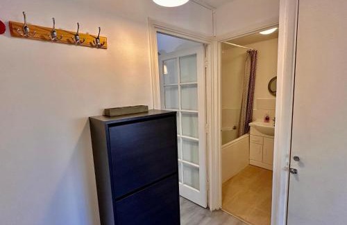 Island Gardens Apartment | Cosy One Bedroom Apartment - London Docklands