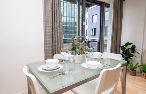 East Acton Apartment | Cosy One bedroom flat opposite station