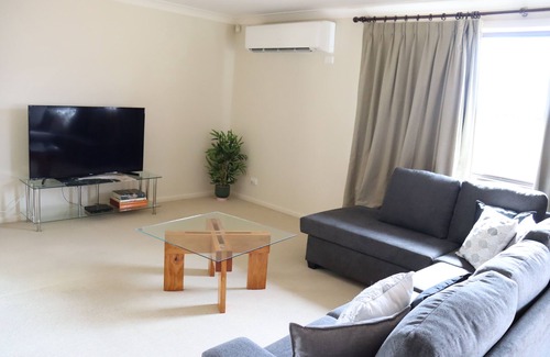 North Tamworth House | Cosy private home close to all facilities in town.