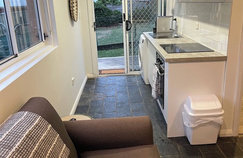 West Bathurst Apartment | Cosy Private Studio