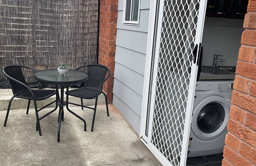 West Bathurst Apartment | Cosy Private Studio