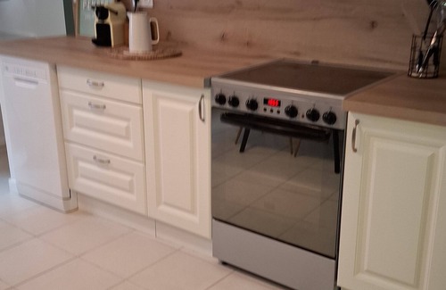 Viviers House | Cosy, quiet town house