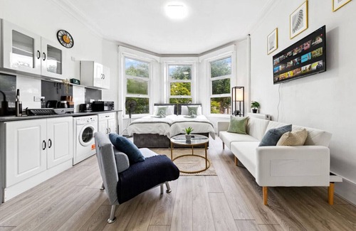 Fortune Green Apartment | Cosy & Spacious Flat - Moments To City - Station