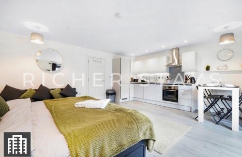 Hemel Hempstead Apartment | Cosy Studio Apartment- Hemel Hempstead High Street