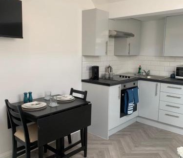 Leigh-on-Sea Apartment | Cosy Studio Apartment in Leigh-on-Sea, Close to Bell Wharf Beach & Adventure Island