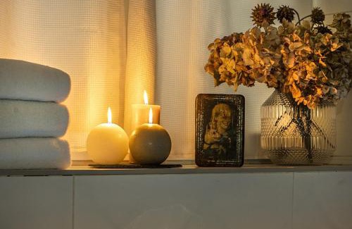 Lyon City Centre Apartment | Cosy Studio Bernard with Jacuzzi Relaxation & Style