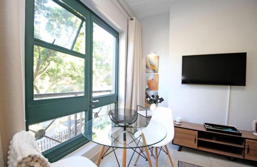 Greater Johannesburg Metropolitan Area Apartment | Cosy Studio in 2238 Circa Illovo