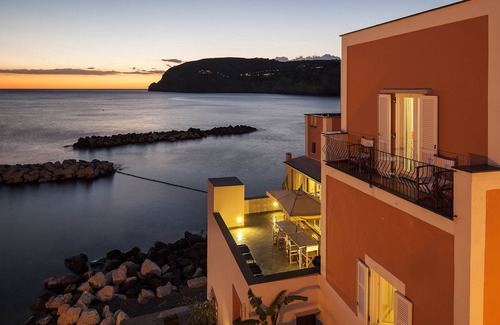 Sant'Angelo Apartment | Cosy studio with sea view.