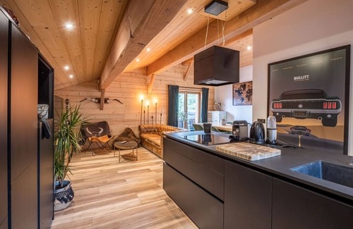 Huez-en-Oisans Apartment | Cosy triplex Huez village 20m from lifts