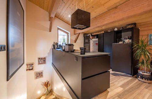 Huez-en-Oisans Apartment | Cosy triplex Huez village 20m from lifts