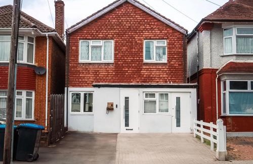 Tokyngton Apartment | Cosy Two Bed Apartment Free Parking Wembley