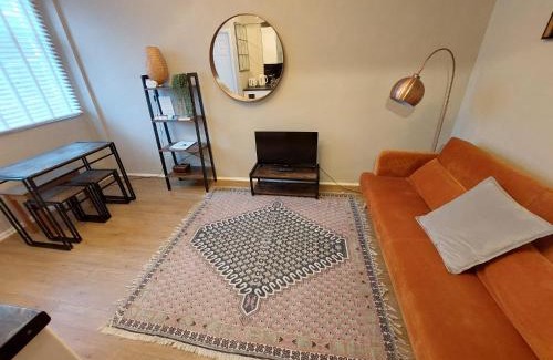 Addison House | Cosy West London Apartment