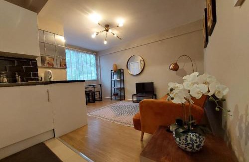 Addison House | Cosy West London Apartment