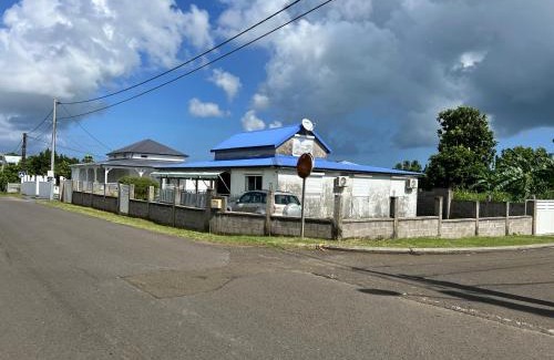 Sainte-Rose House | CosyLife Sainte-Rose - Villa familiale calme avec vue Sofaïa à 3km de la plage