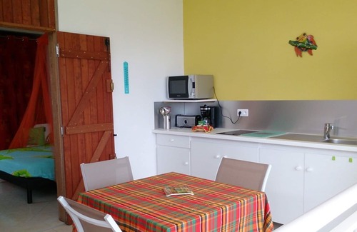 Bouillante Apartment | Côté Caraïbes Bouillante: large studio 3' from the beach & a diving center!