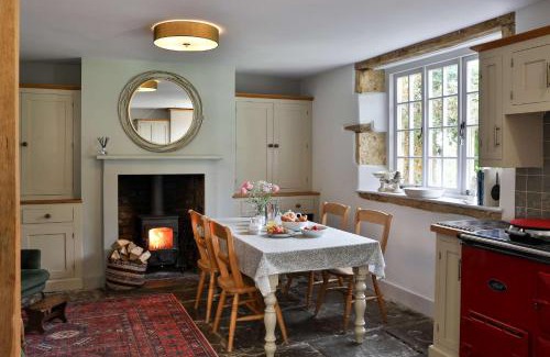 Ebrington House | Cotswold Stone Cottage - Garden Woodburner & Pub 5-Min Walk