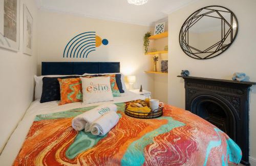 Cirencester House | Cotswolds - 3 bed house, with Garden, WiFi - Esho Stays