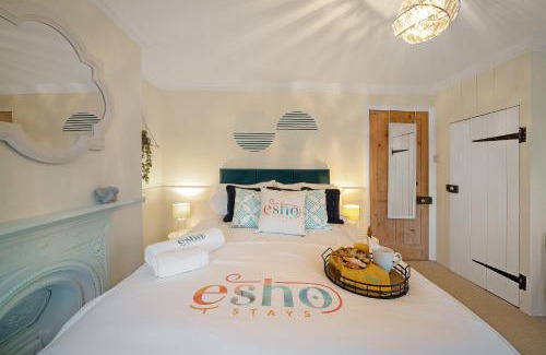 Cirencester House | Cotswolds - 3 bed house, with Garden, WiFi - Esho Stays
