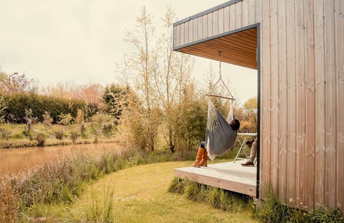 Saint-Quentin-en-Tourmont Apartment | Cottage by the water