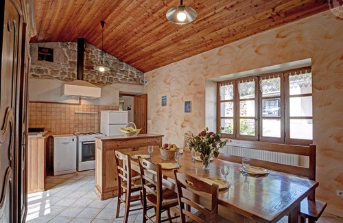 Essertines-en-Chatelneuf Cottage | Cottage for 6 with terrace in a natural setting