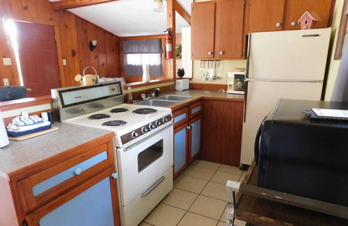 Mountain Home Cottage | Cottage #2Mesmerizing View of Bull Shoals Lake large studio