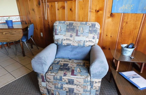 Mountain Home Cottage | Cottage #2Mesmerizing View of Bull Shoals Lake large studio