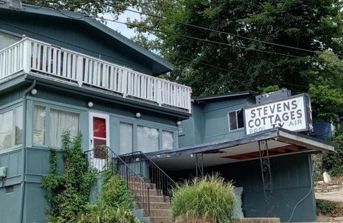 Rockaway Beach Villa | Cottage #5