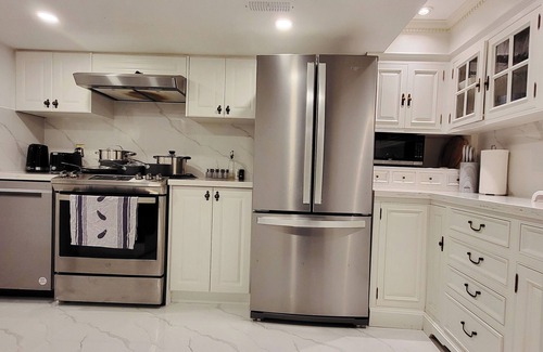 East Credit House | Cottage Alike in City Center w/Movie Theater-Near Toronto Airport