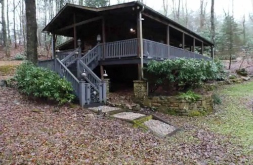 Glenville Cottage | Cottage at Casuarina Lodge - Luxury, Pet Friendly