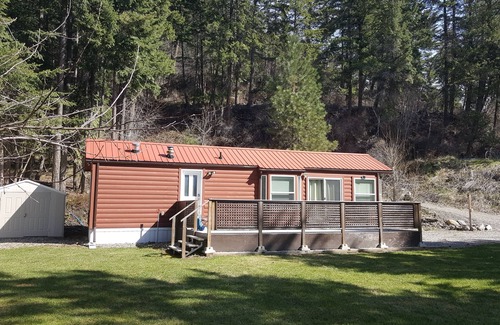 Scotch Creek House | Cottage at the Lake