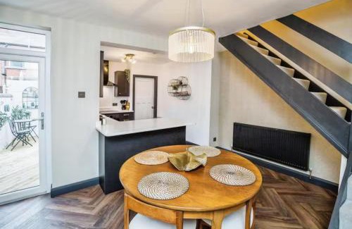 Chester House | Cottage By Canal and Centre By Cheshire Escapes