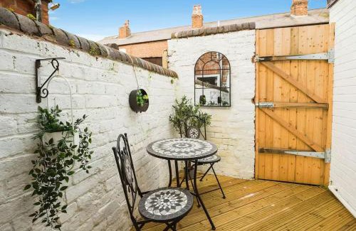Chester House | Cottage By Canal and Centre By Cheshire Escapes