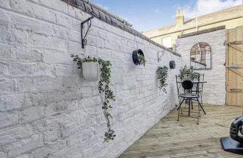 Chester House | Cottage By Canal and Centre By Cheshire Escapes
