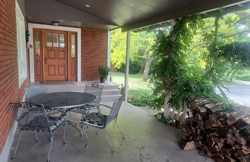 Newberg Cottage | Cottage by the Woods - Quiet getaway - In Oregon wine country.