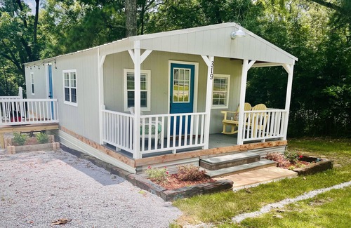 Ellisville Cottage | Cottage Charm - Quiet, cosy, pet friendly stay.