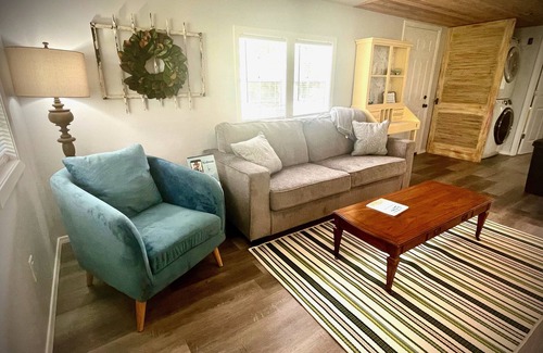 Ellisville Cottage | Cottage Charm - Quiet, cosy, pet friendly stay.