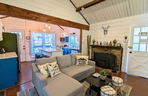Lake Harmony Cottage | Cottage Close to Lake & Resort w Fireplace&FirePit