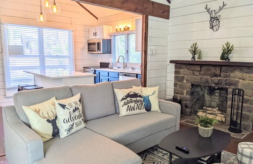 Lake Harmony Cottage | Cottage Close to Lake & Resort w Fireplace&FirePit