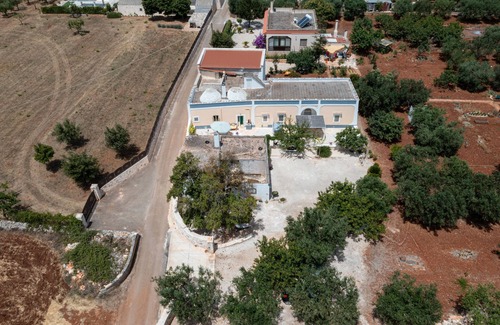 Martina Franca Cottage | Cottage 'Fior Di Cappero' with Wi-Fi