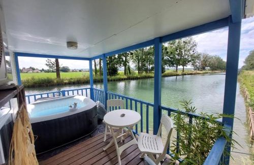 Ouges Boat Rental | Cottage flottant Terrasse Nature près Dijon