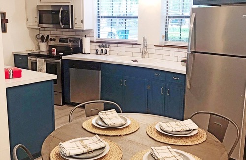 Henderson County House | Cottage Getaway@the LAKE-Brierwood Bay Lakehouse, New Paint, Waterfront, Shaded!