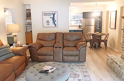 Henderson County House | Cottage Getaway@the LAKE-Brierwood Bay Lakehouse, New Paint, Waterfront, Shaded!