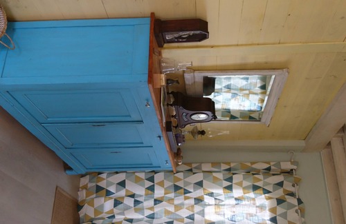 Vic-Fezensac Apartment | cottage in a green setting